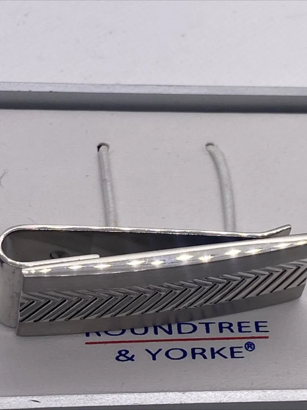 Roundtree & Yorke Silver Tone Money Clip Textured Herringbone Chevron Pattern
